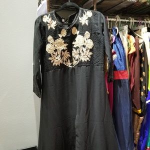 SOLD....🔥🔥🔥Long gown kurti with mid cut